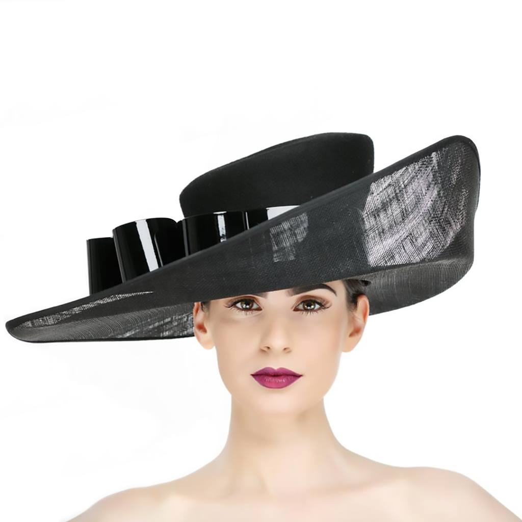 ROISÍN DUBH – Large hat with felt crown and black patent leather trim